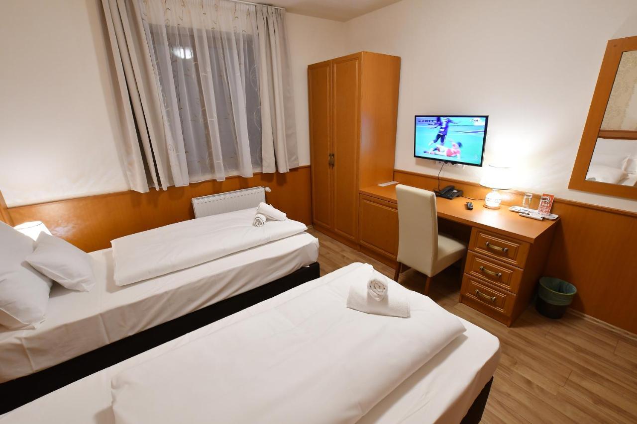Hotel Barbakan Pécs Eksteriør billede