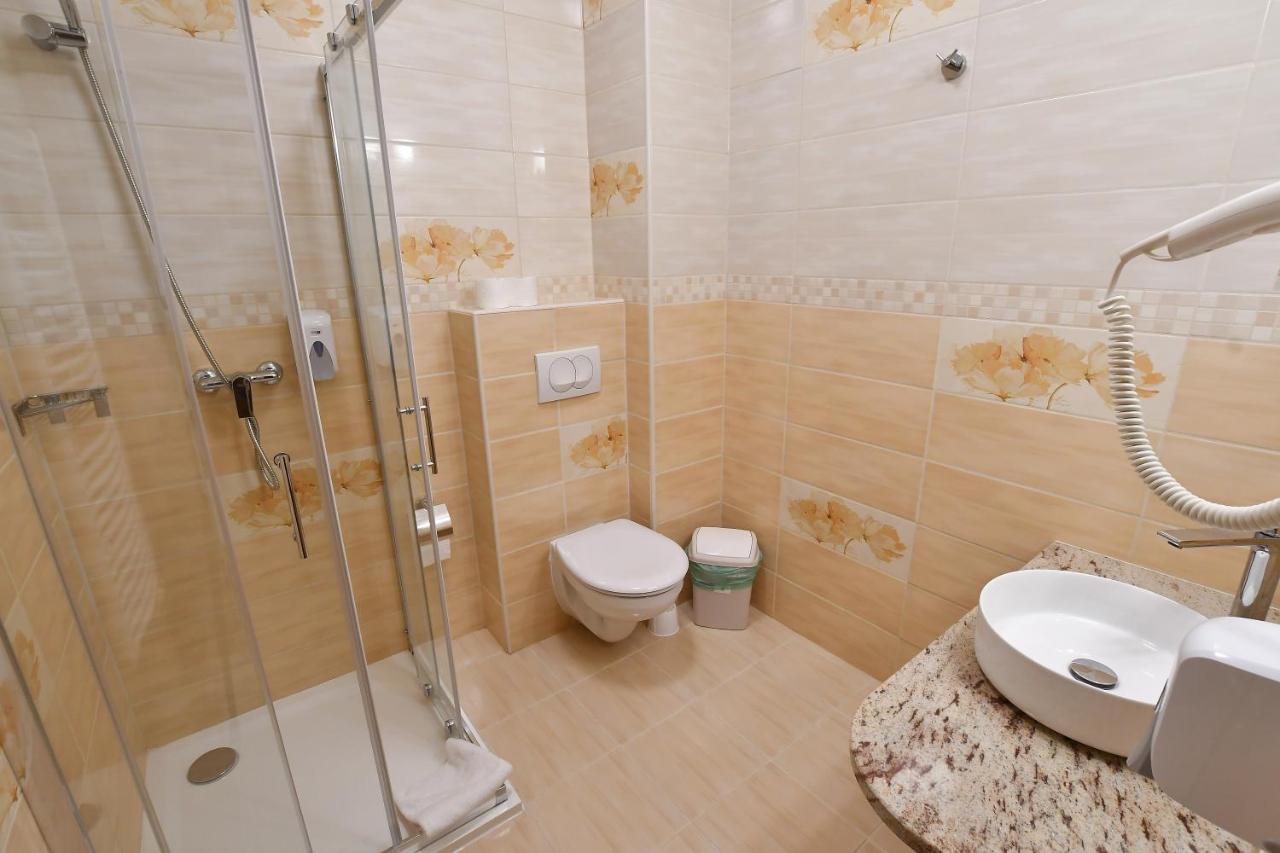 Hotel Barbakan Pécs Eksteriør billede