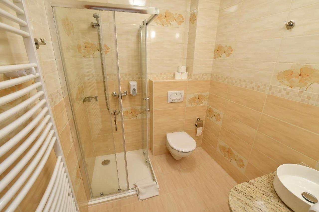 Hotel Barbakan Pécs Eksteriør billede