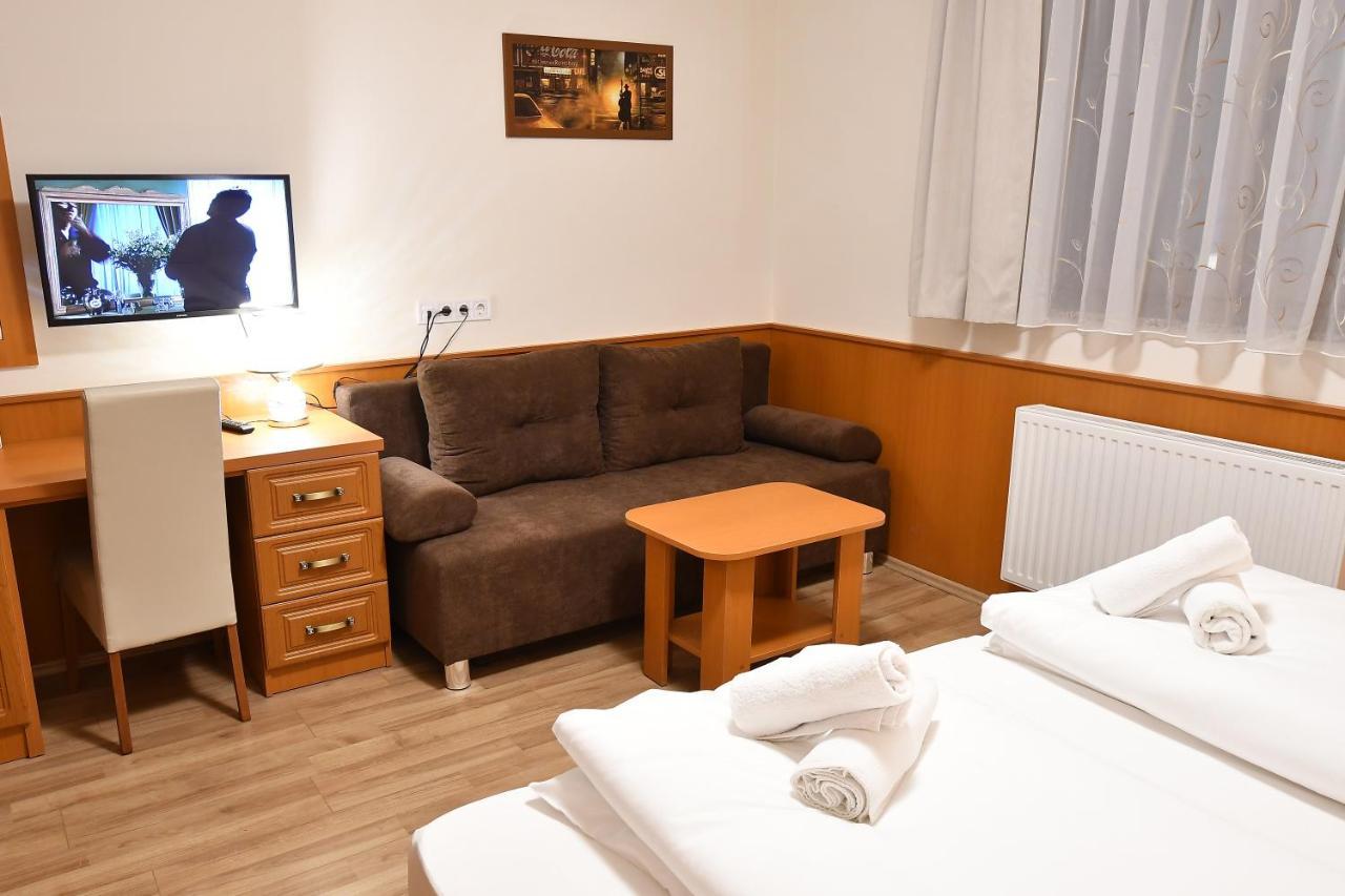 Hotel Barbakan Pécs Eksteriør billede