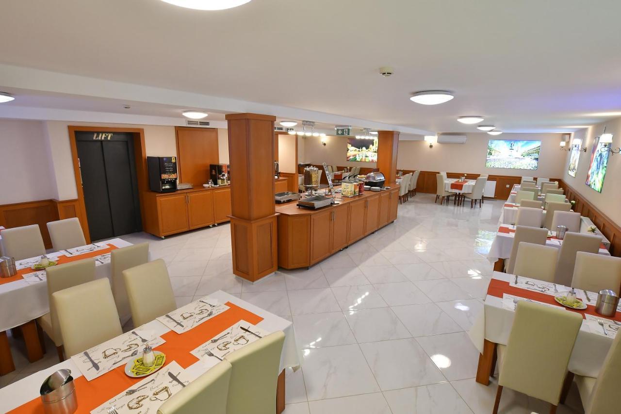 Hotel Barbakan Pécs Eksteriør billede