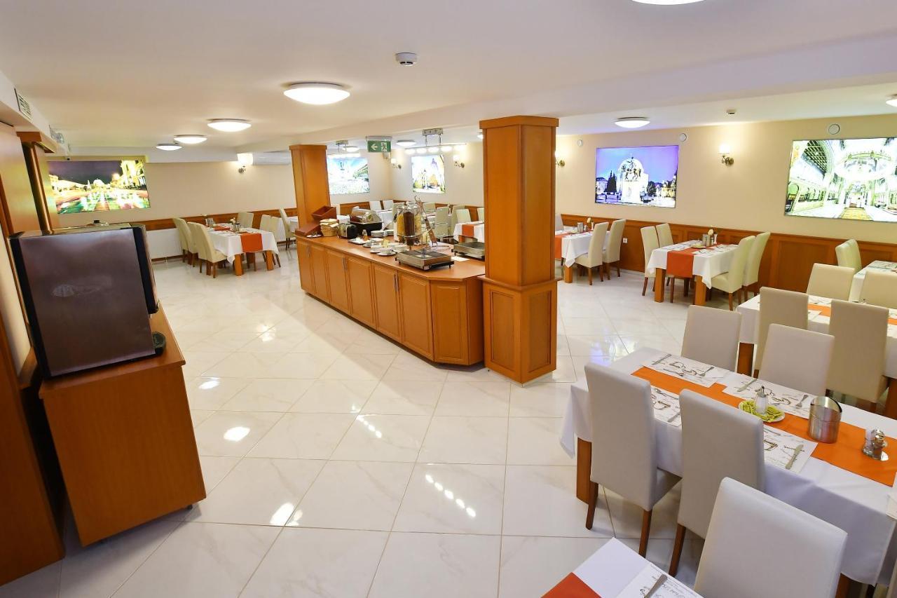 Hotel Barbakan Pécs Eksteriør billede