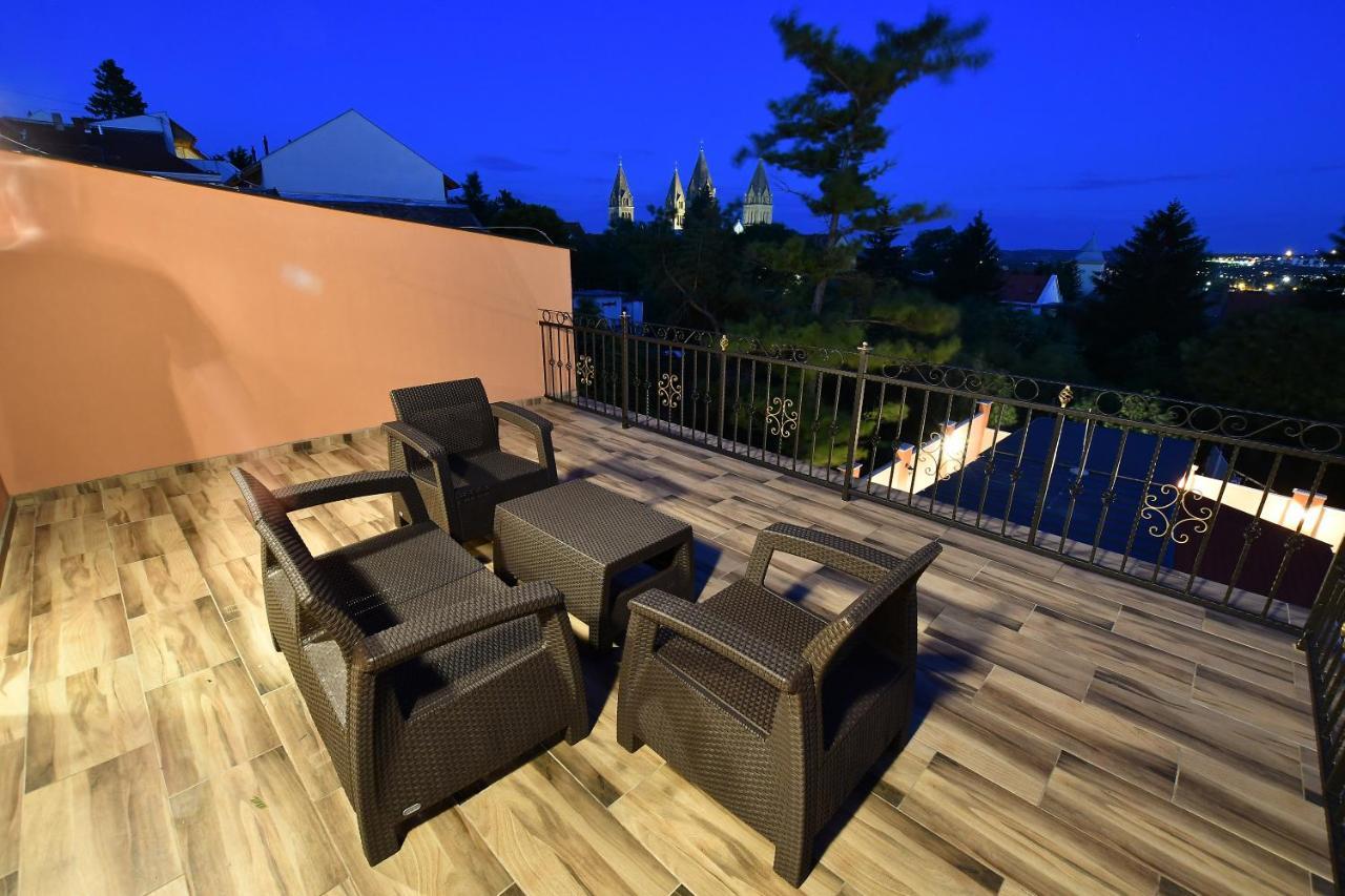 Hotel Barbakan Pécs Eksteriør billede