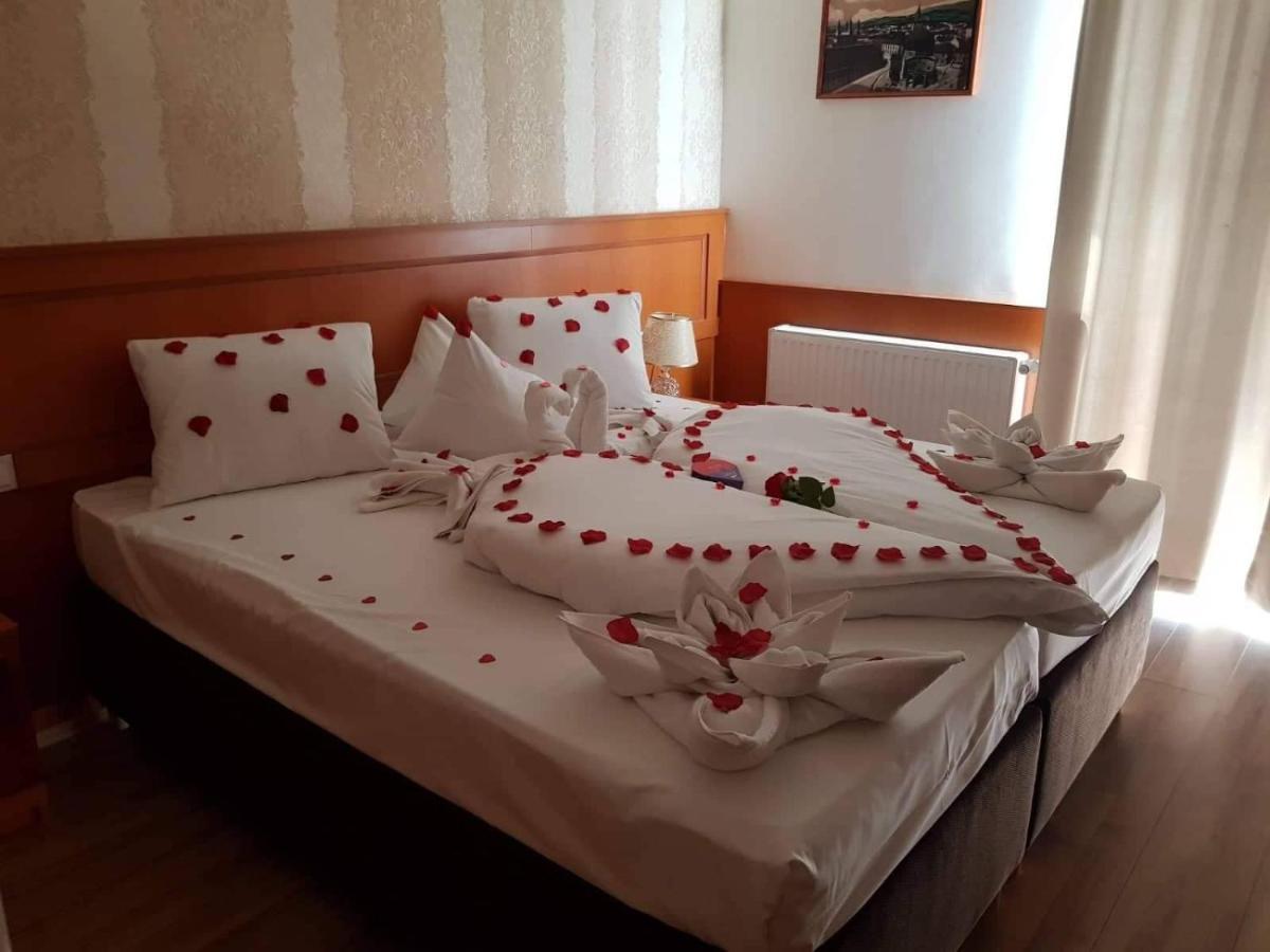 Hotel Barbakan Pécs Eksteriør billede