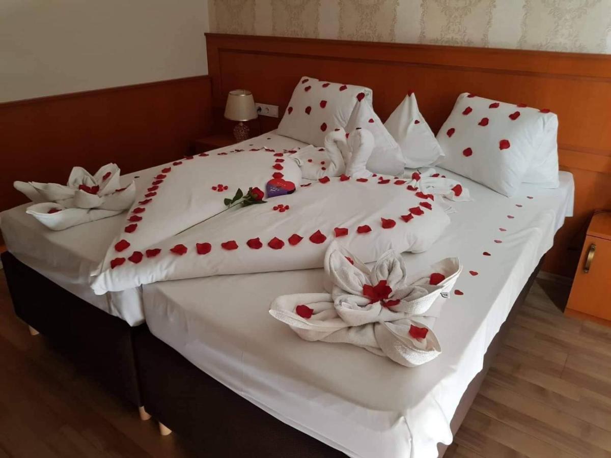 Hotel Barbakan Pécs Eksteriør billede