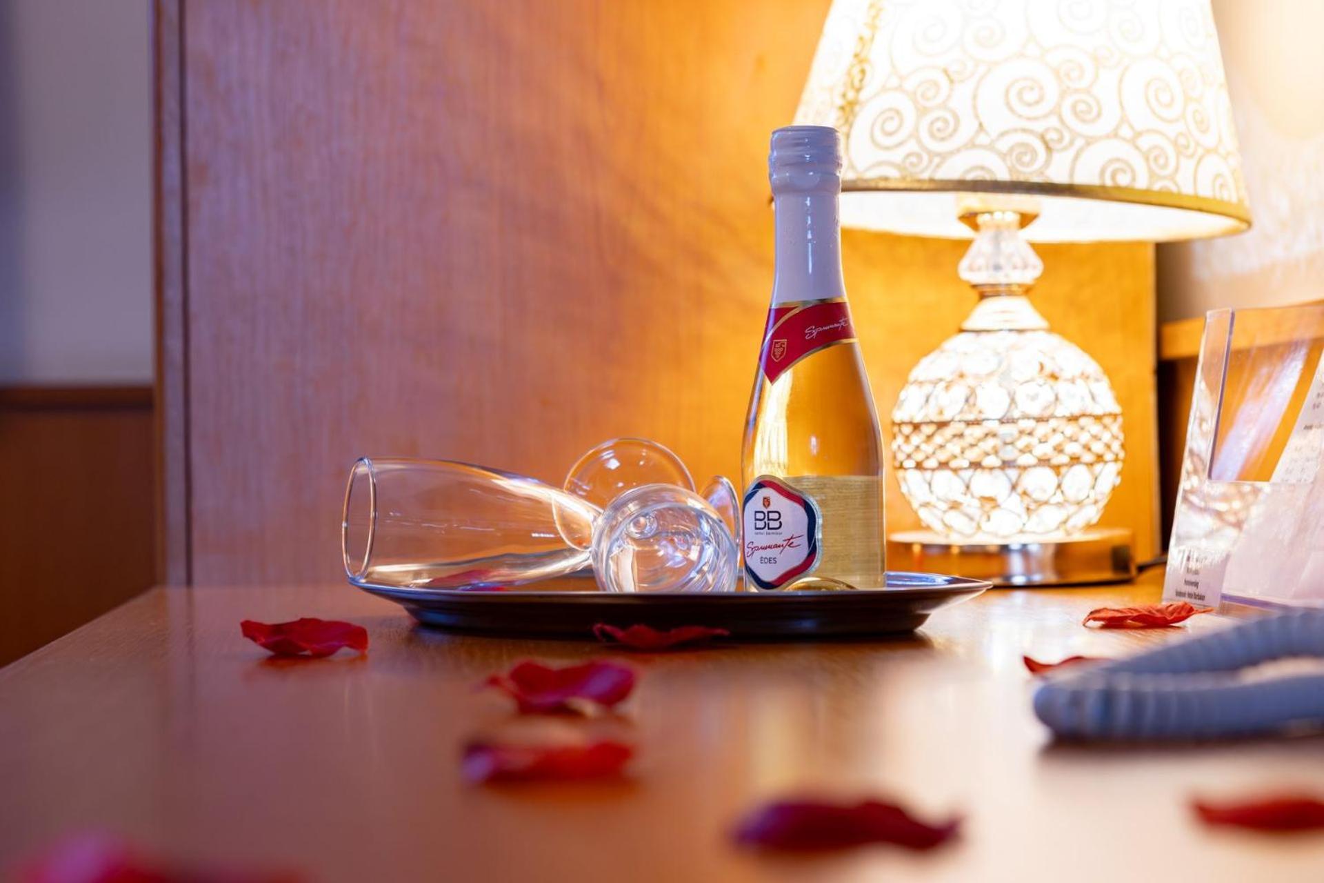 Hotel Barbakan Pécs Eksteriør billede