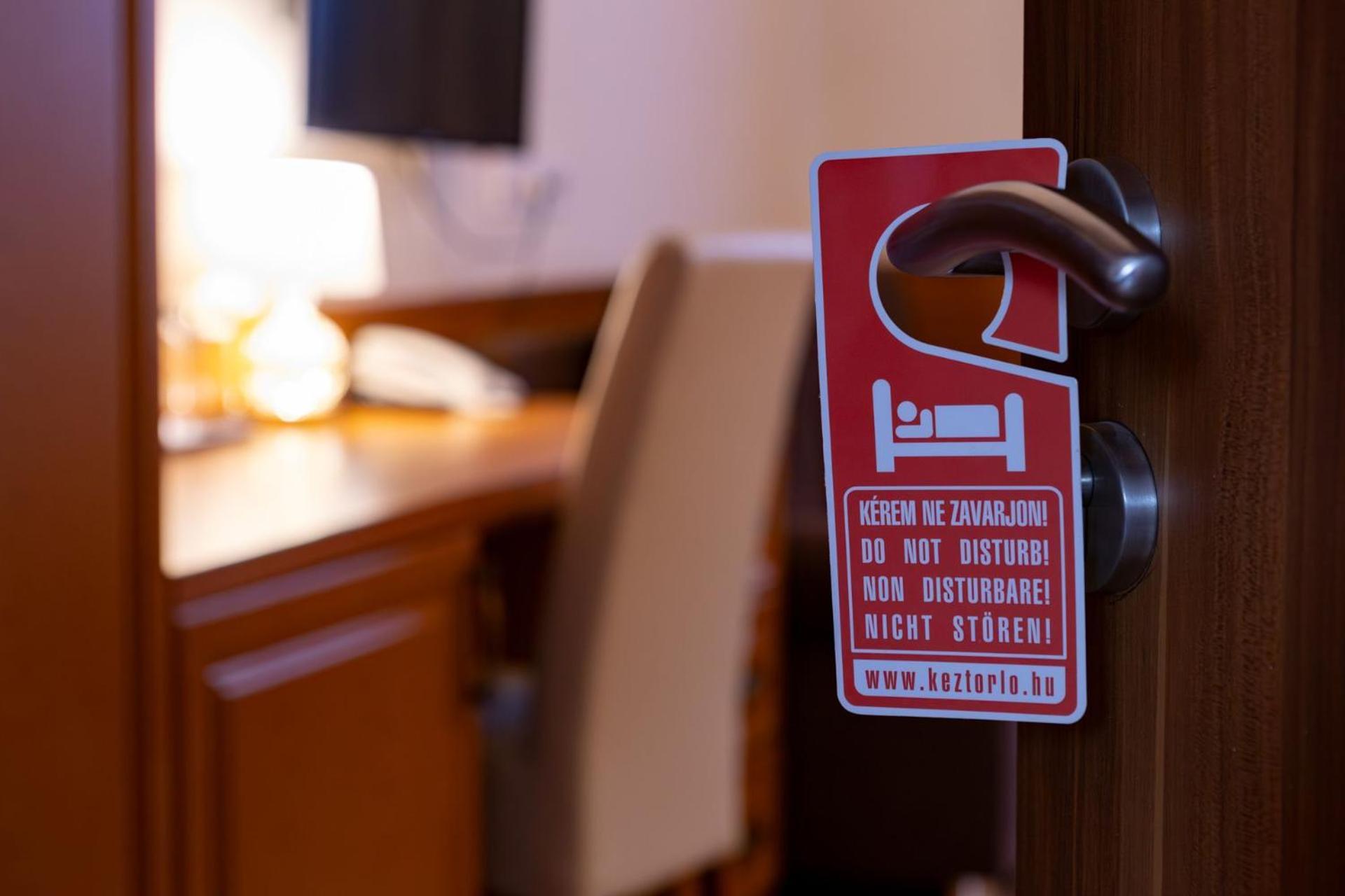 Hotel Barbakan Pécs Eksteriør billede