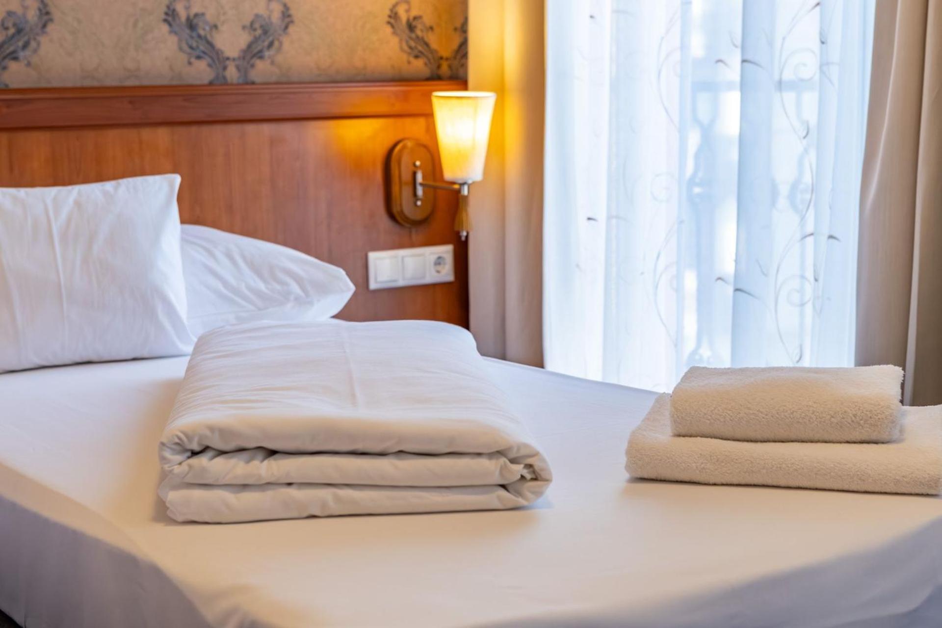 Hotel Barbakan Pécs Eksteriør billede