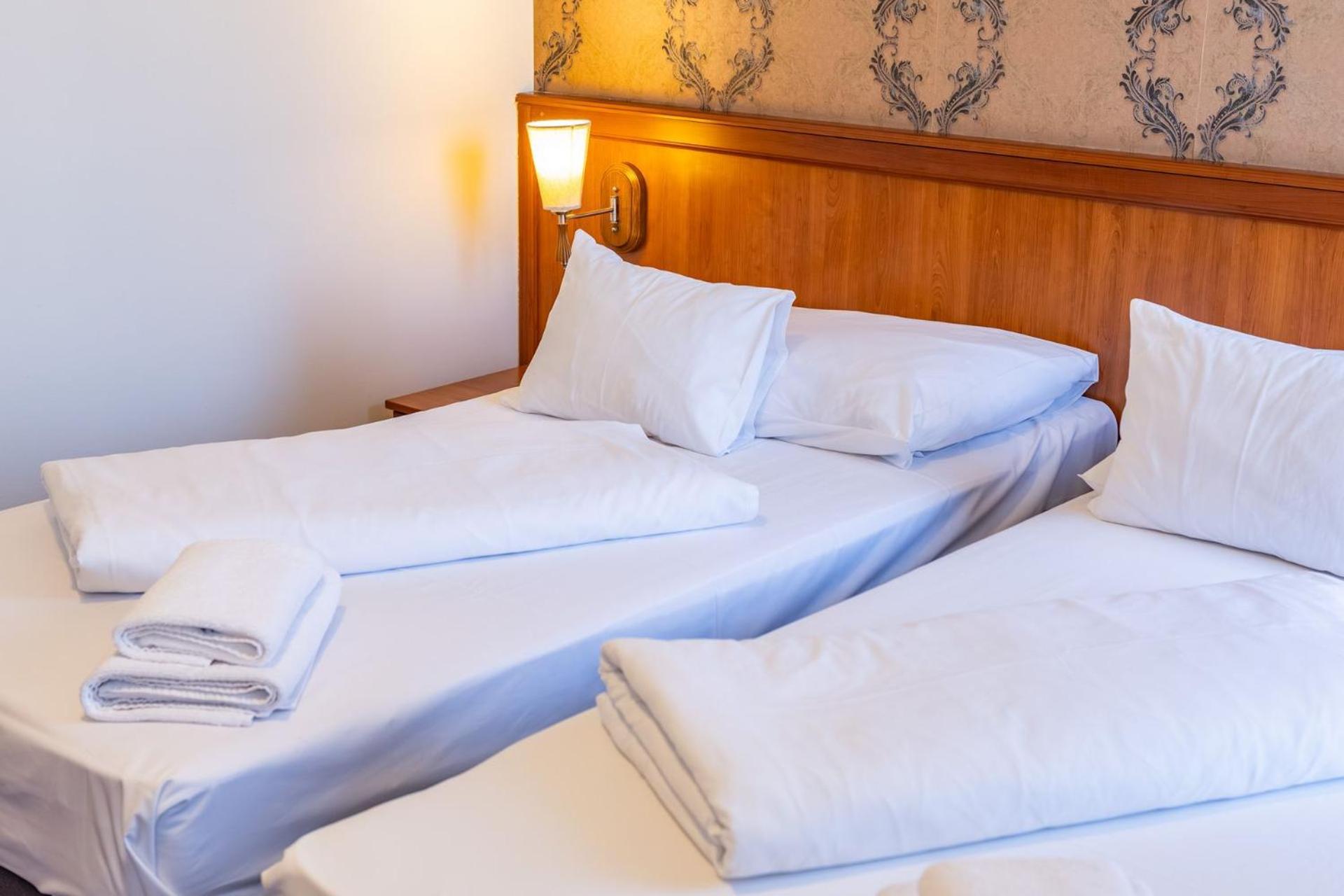 Hotel Barbakan Pécs Eksteriør billede