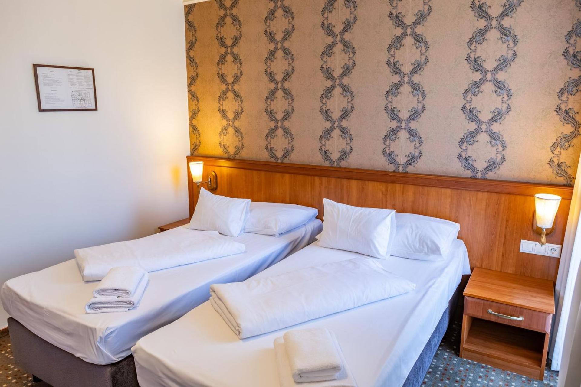 Hotel Barbakan Pécs Eksteriør billede