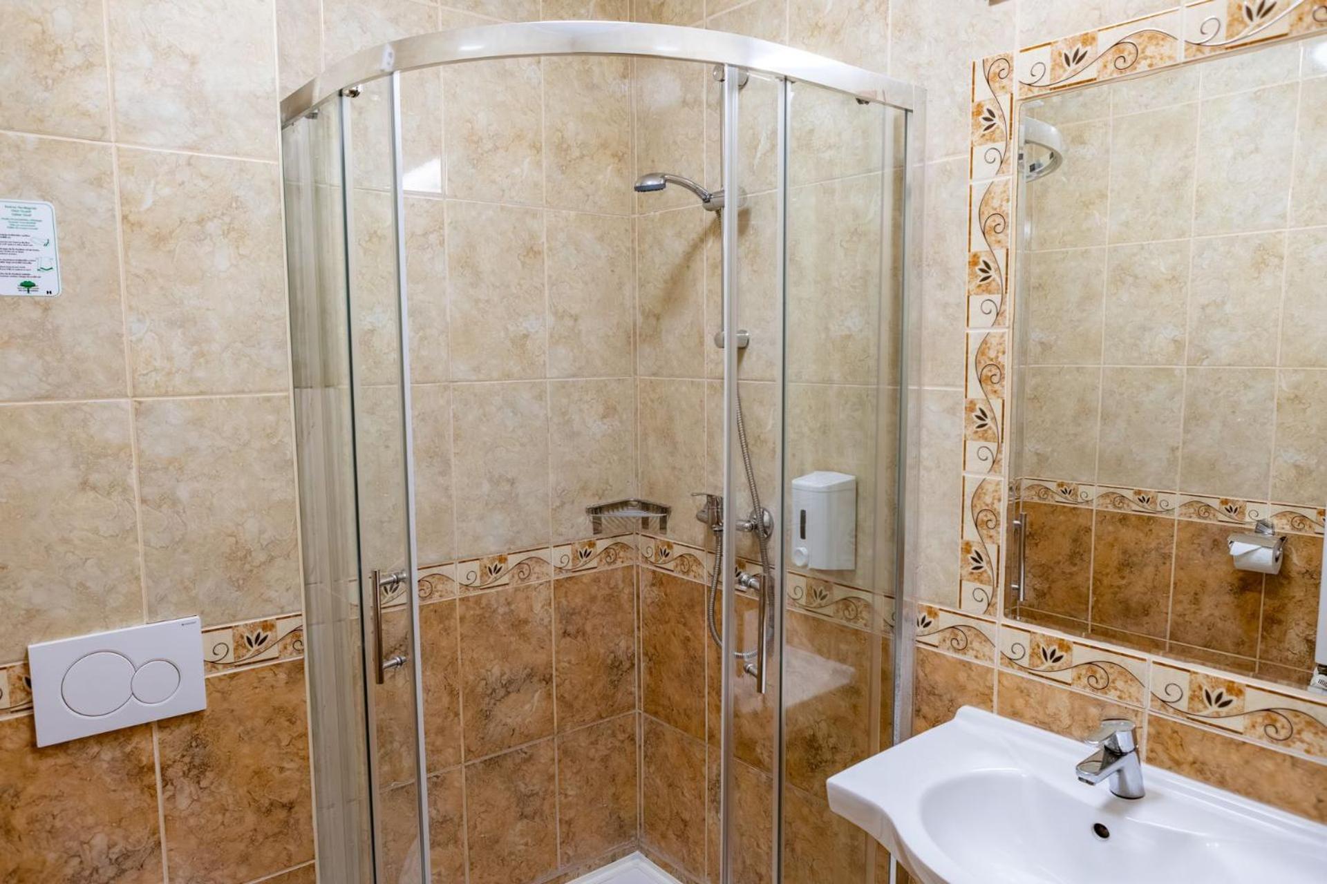 Hotel Barbakan Pécs Eksteriør billede