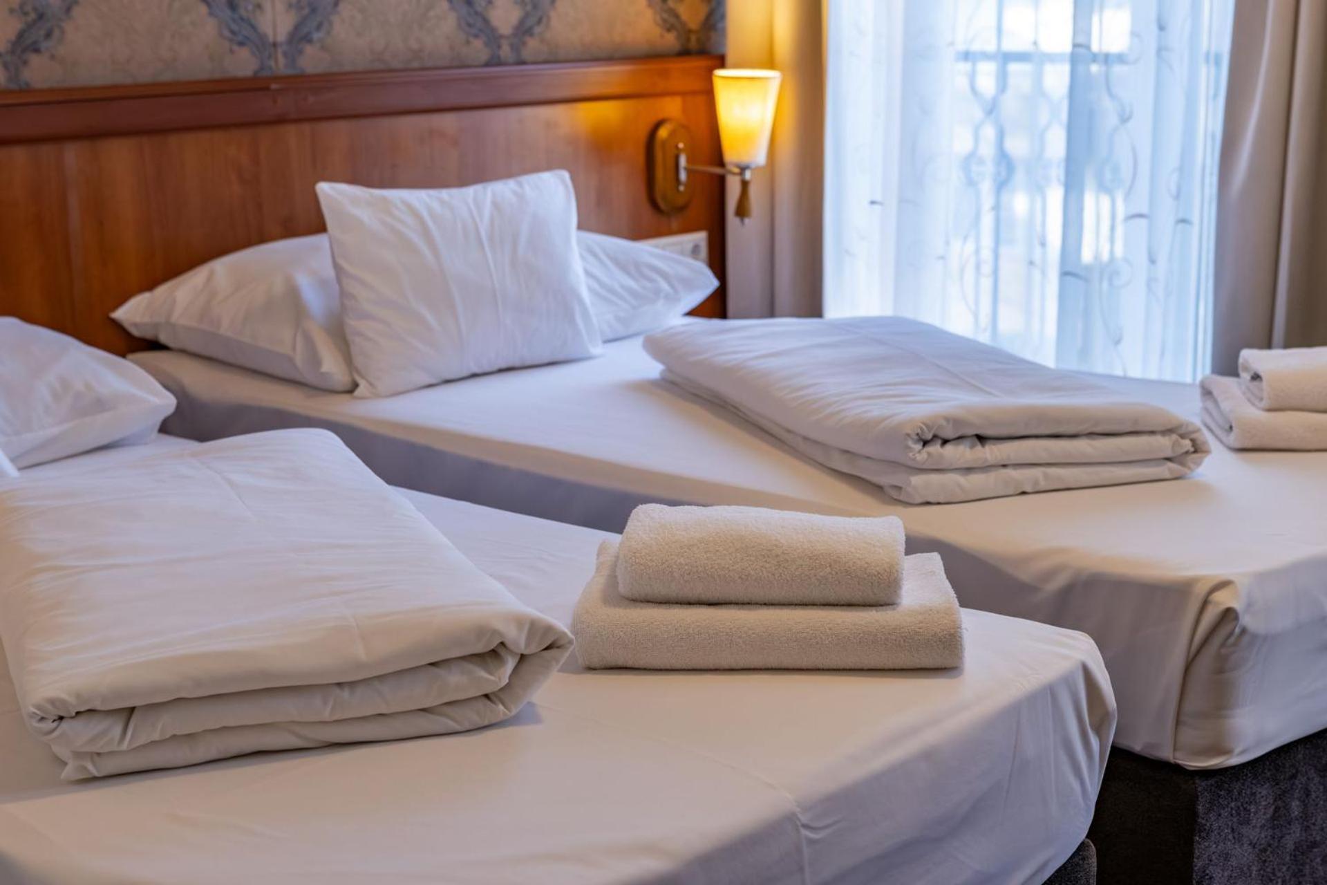 Hotel Barbakan Pécs Eksteriør billede